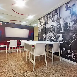 Couette-café Red Carpet, Bari